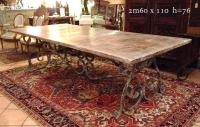 Table pied fer forge patine claire.JPG